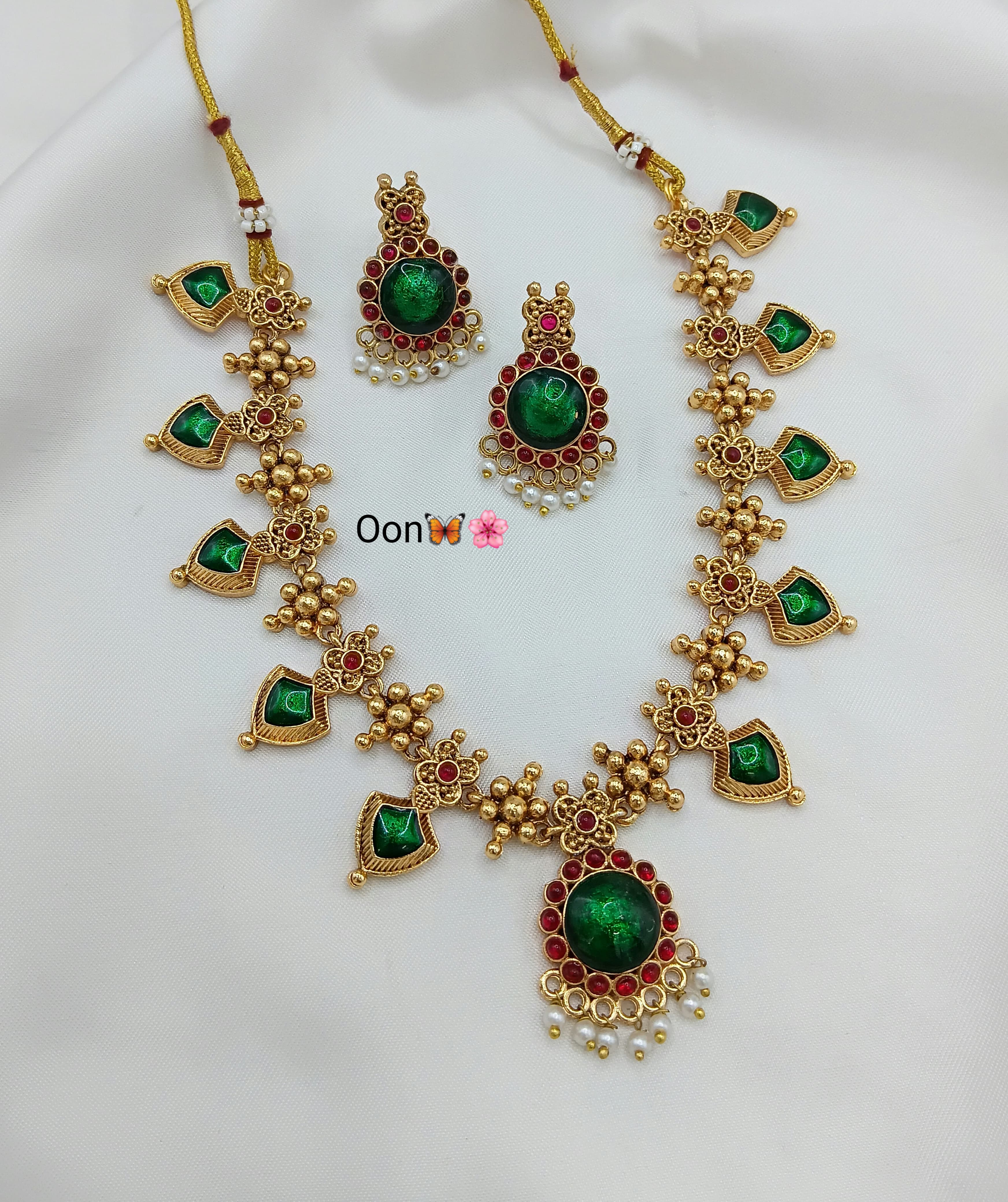 Emerald Green Cabochon Temple Necklace with Textured Gold Beads